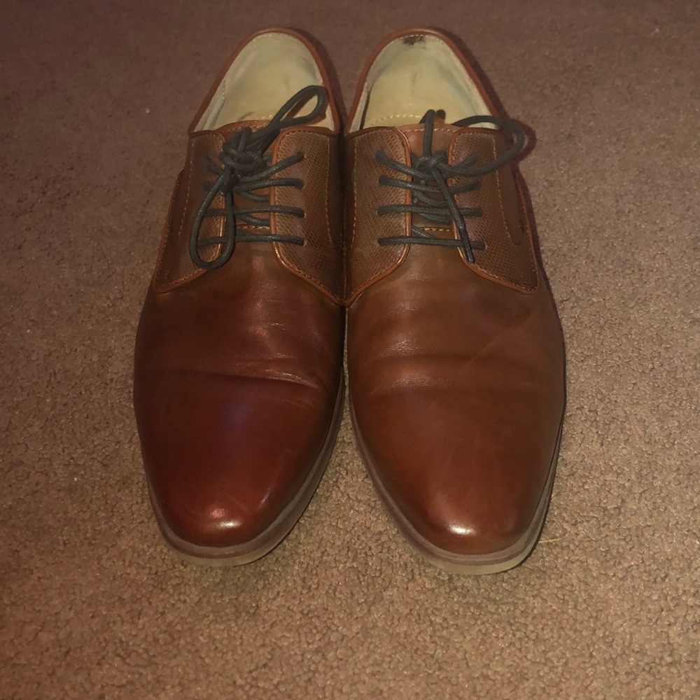 Steve Madden leather dress shoes. Only worn once!